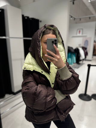 Reversible Hooded Bio-Down Jacket in Lemon/Chocolate