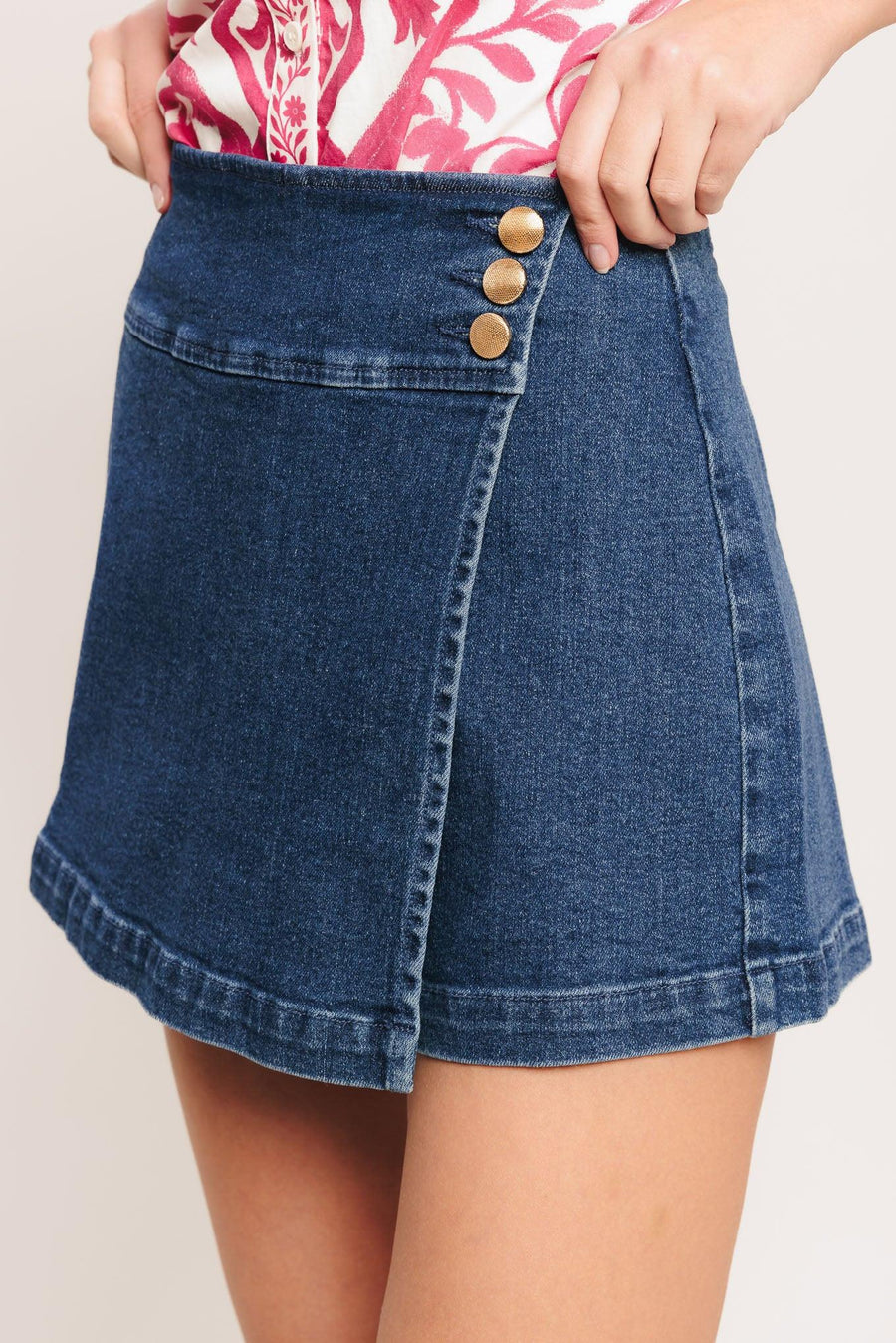 TEXTURE PLAY DENIM SKORT - Glamourous Grace