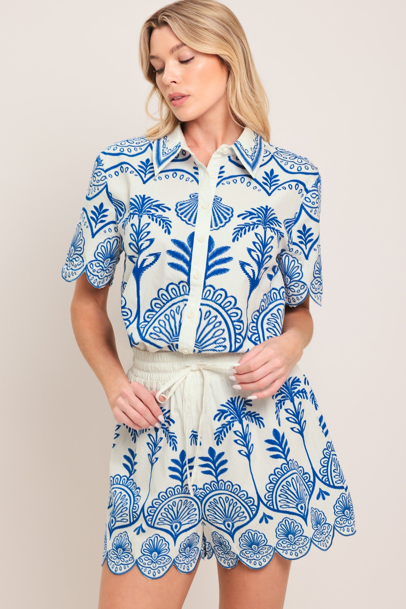 COASTLINE PALM WOVEN SHORTS - Glamourous Grace