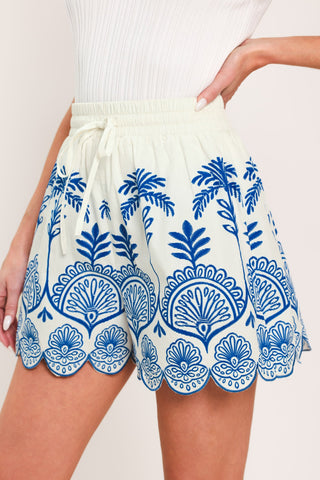 COASTLINE PALM WOVEN SHORTS - Glamourous Grace