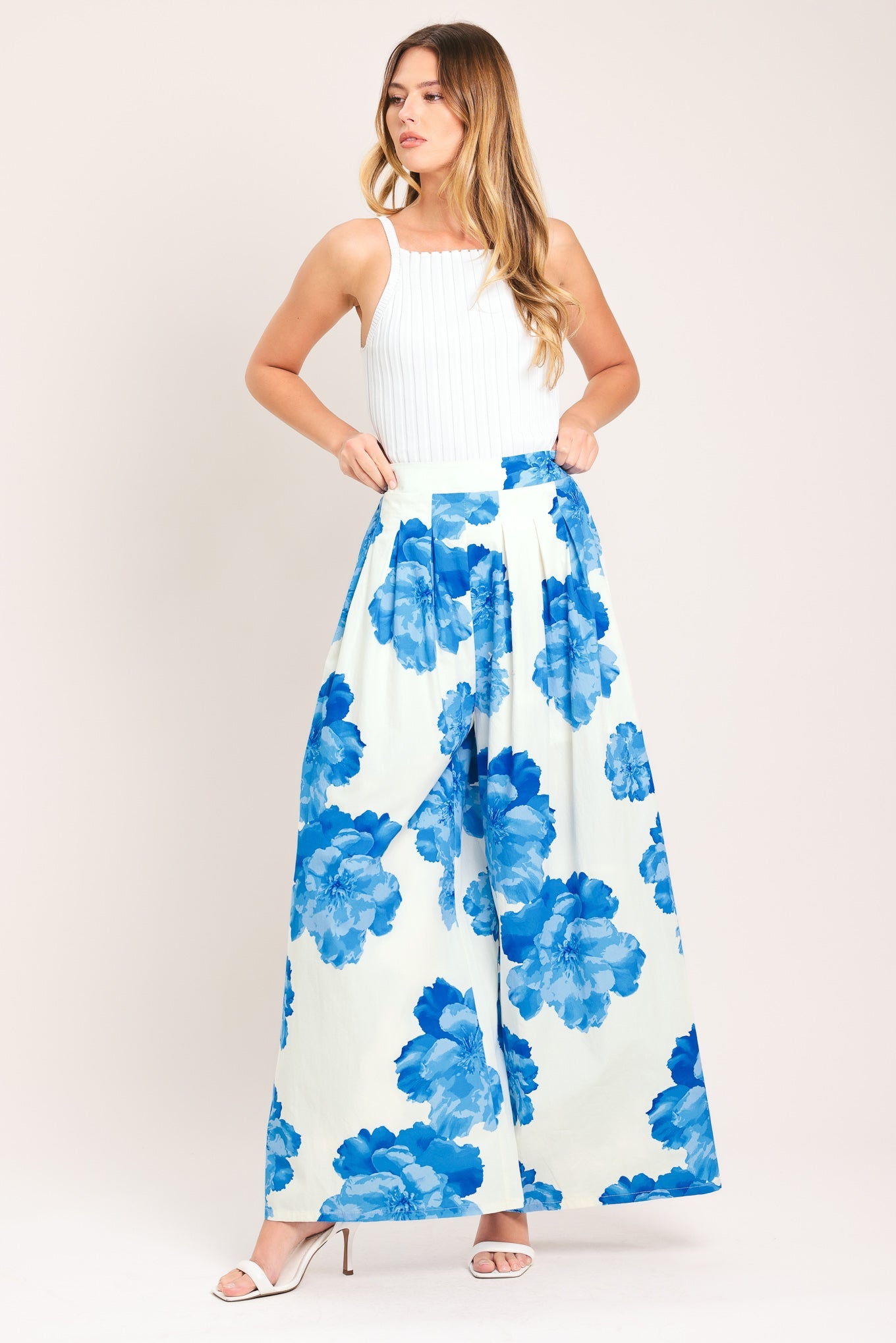 TROPIC BLUE WOVEN PANTS - Glamourous Grace