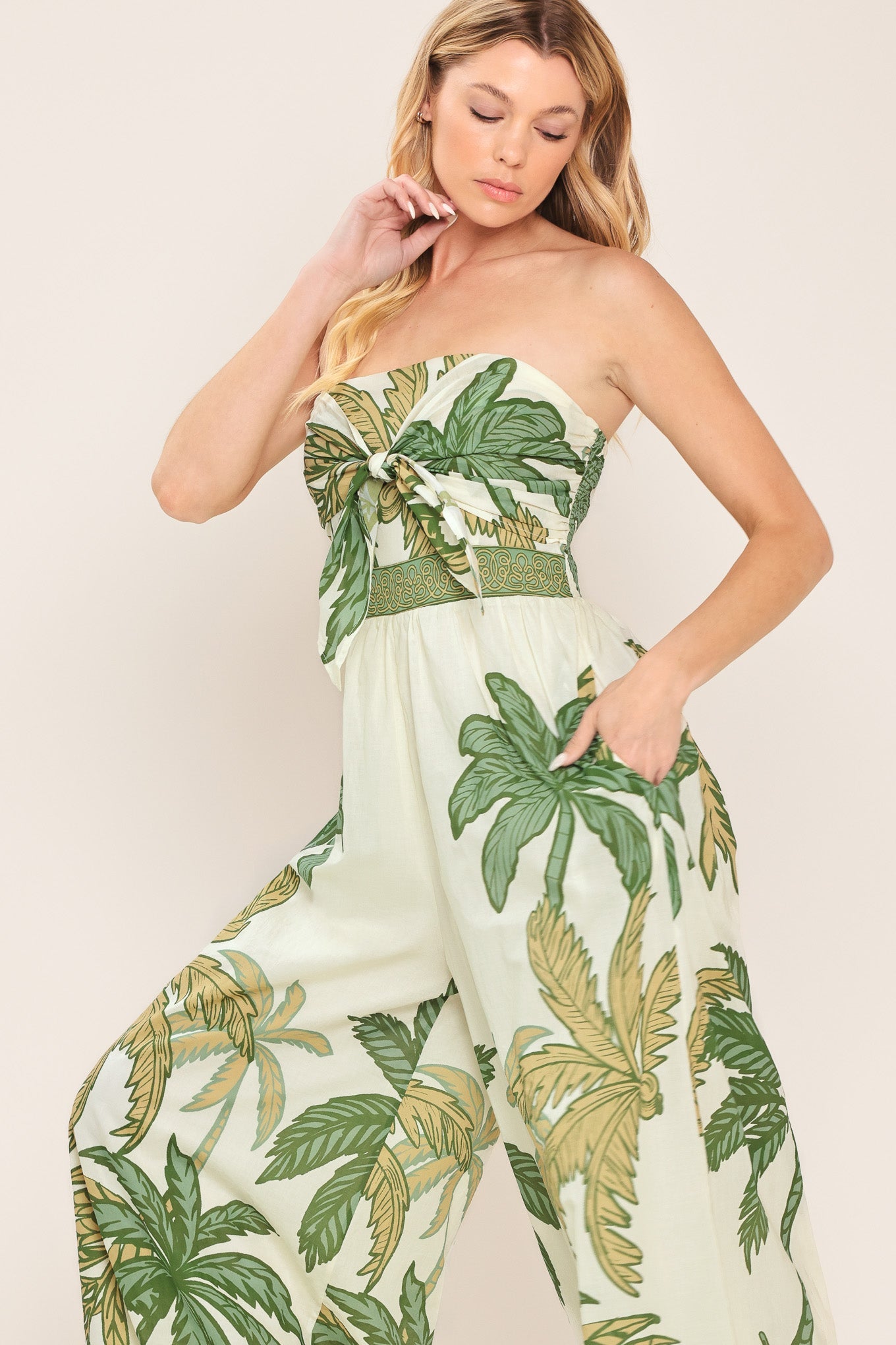 PALM SOCIETY WOVEN JUMPSUIT - Glamourous Grace