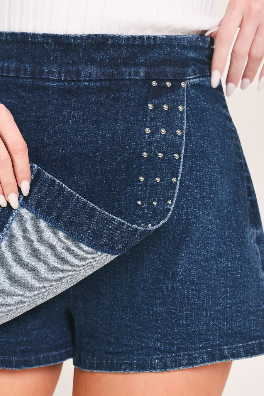 EDGE LINE DENIM SKORT - Glamourous Grace