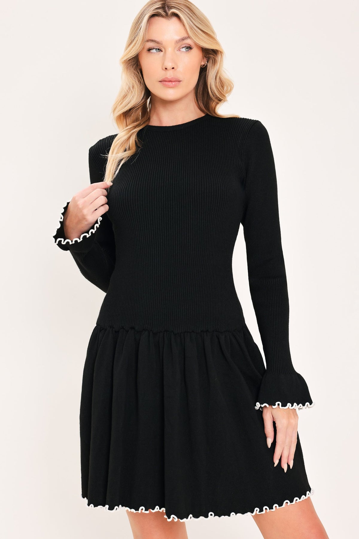 NOIR TRIM SWEETHEART SWEATER MINI DRESS - Glamourous Grace
