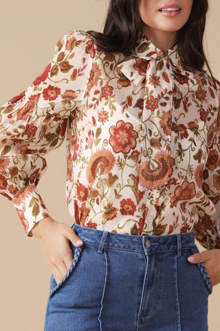 MEMORIES IN FOCUS WOVEN BLOUSE - Glamourous Grace