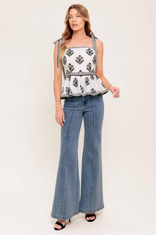 SERENE KISS WOVEN TOP