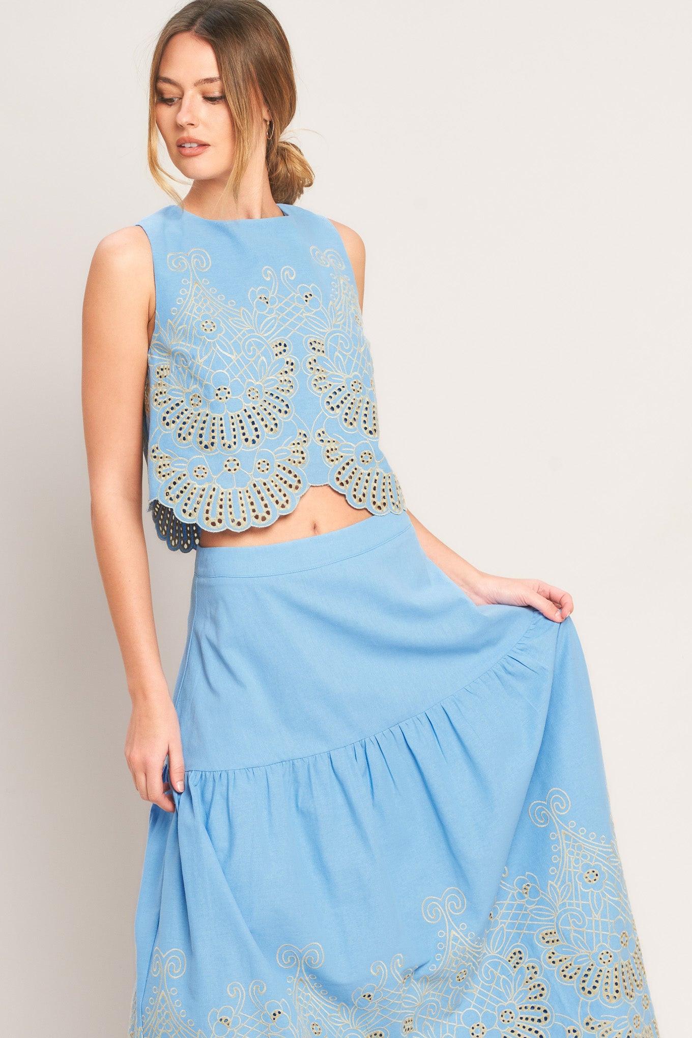 SKY BLOOM WOVEN EYELET TOP - Glamourous Grace
