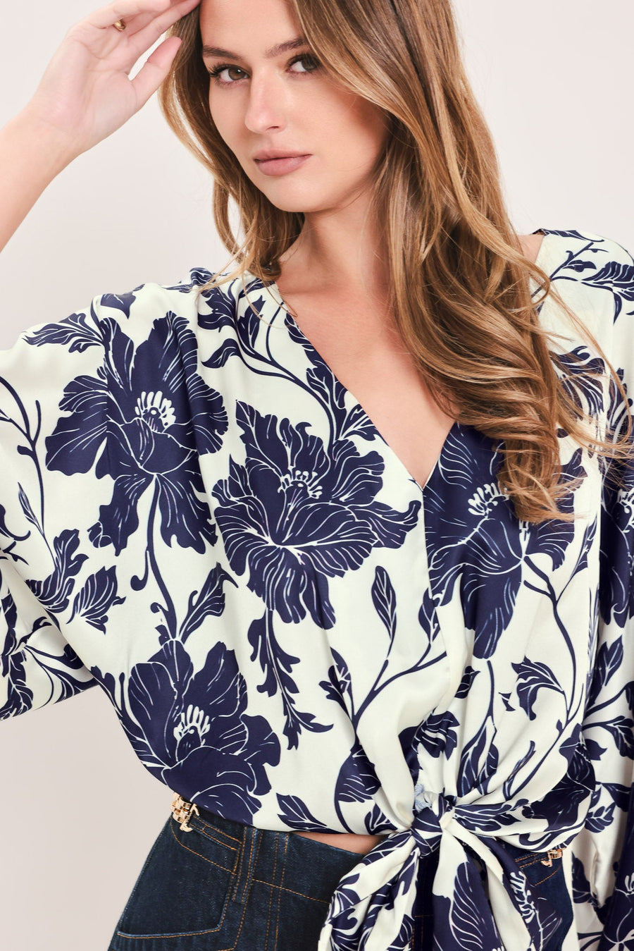 WHITE MAGNOLIA CURRENT WOVEN TOP - Glamourous Grace
