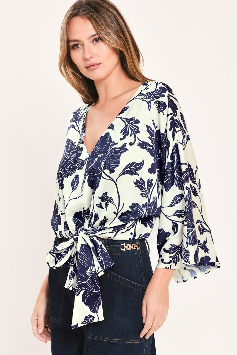 WHITE MAGNOLIA CURRENT WOVEN TOP - Glamourous Grace