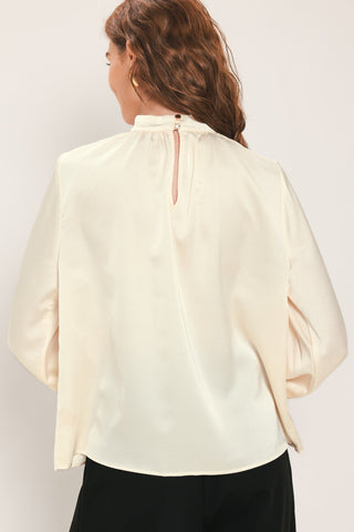 CREAM REFINED HIGH-NECK BLOUSON-SLEEVE TOP