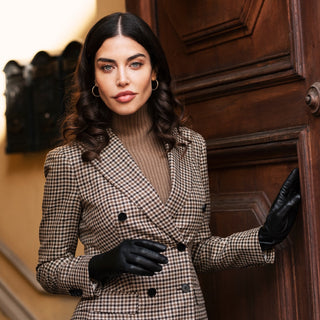 Sofia (black) - Italian lambskin leather gloves with silk lining - Glamourous Grace