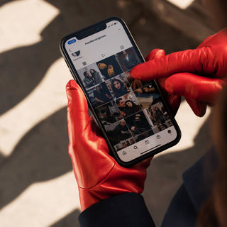 Isabella (red) - Italian lambskin leather gloves with cashmere lining & touchscreen feature - Glamourous Grace