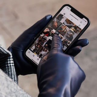 Isabella (navy) - Italian lambskin leather gloves with cashmere lining & touchscreen feature - Glamourous Grace