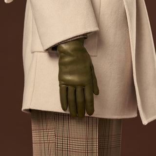 Isabella (green) - Italian lambskin leather gloves with luxurious cashmere lining - Glamourous Grace