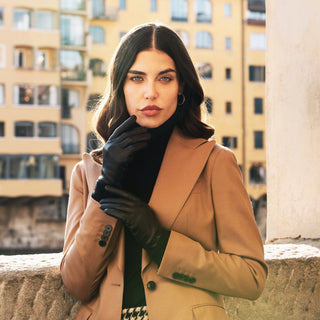 Sofia (black) - Italian lambskin leather gloves with silk lining - Glamourous Grace