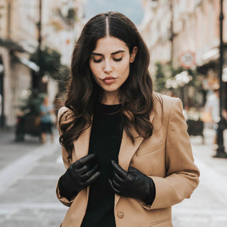 Isabella (black) - Italian lambskin leather gloves with cashmere lining & touchscreen feature - Glamourous Grace