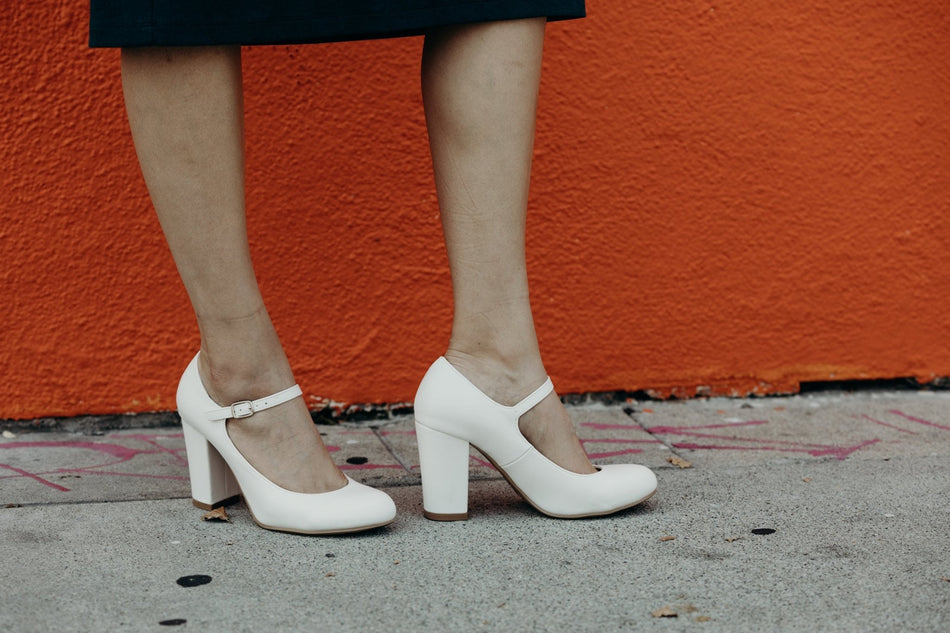 Skippy | White - Glamourous Grace
