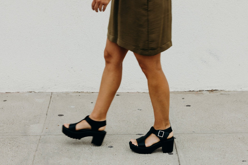 Corby | Black - Glamourous Grace