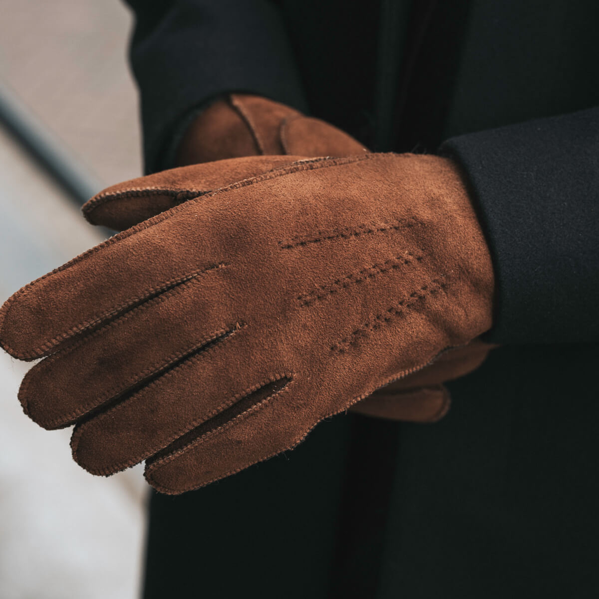 Jack (brown) – Suede leather gloves with luxurious sheep fur lining - Glamourous Grace