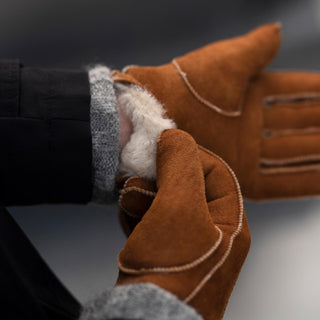 Jack (camel) – Suede leather gloves with luxurious sheep fur lining - Glamourous Grace