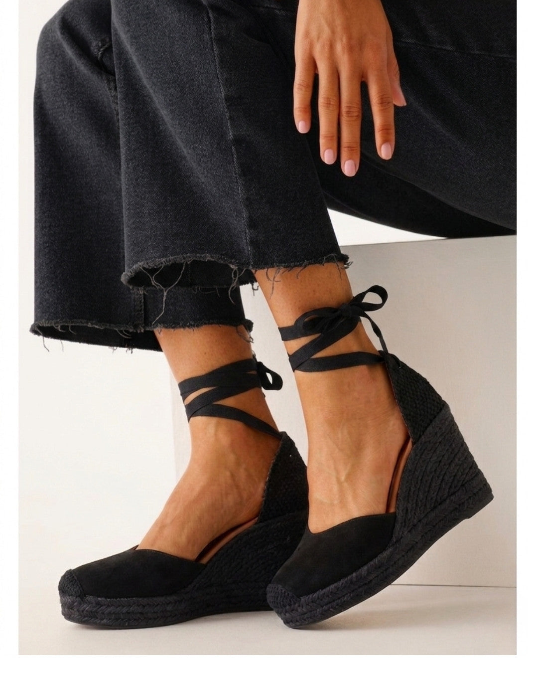 Jimena High Laces All Black - Glamourous Grace