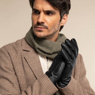Julian (black) - Classic sheepskin leather gloves with warm fleece lining and touchscreen feature - Glamourous Grace