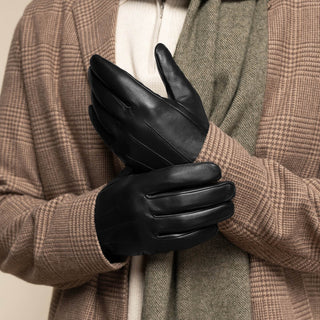Julian (black) - Classic sheepskin leather gloves with warm fleece lining and touchscreen feature - Glamourous Grace