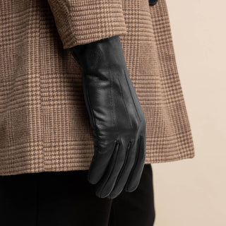 Julian (black) - Classic sheepskin leather gloves with warm fleece lining and touchscreen feature - Glamourous Grace