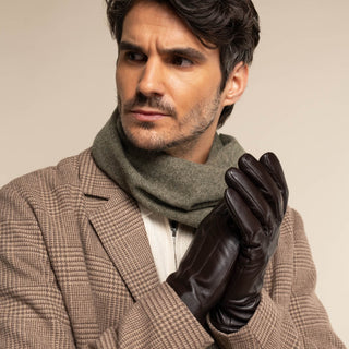 Julian (dark brown) - Classic sheepskin leather gloves with warm fleece lining and touchscreen feature - Glamourous Grace