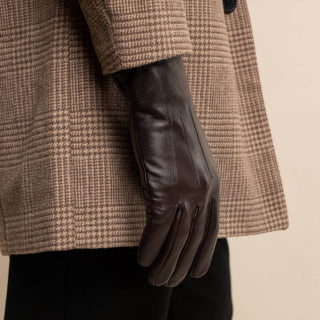 Julian (dark brown) - Classic sheepskin leather gloves with warm fleece lining and touchscreen feature - Glamourous Grace