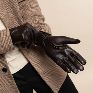 Julian (dark brown) - Classic sheepskin leather gloves with warm fleece lining and touchscreen feature - Glamourous Grace