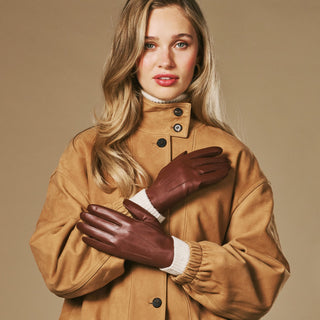 Julietta (brown) - Lambskin leather gloves with plush rabbit fur lining and touchscreen feature - Glamourous Grace