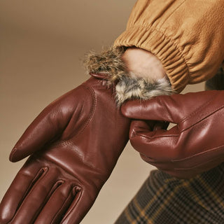 Julietta (brown) - Lambskin leather gloves with plush rabbit fur lining and touchscreen feature - Glamourous Grace