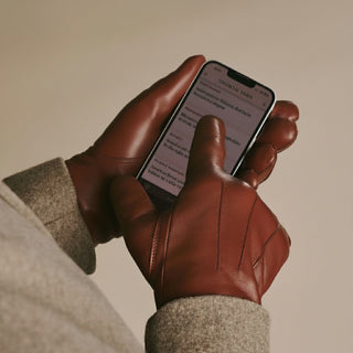 Julietta (brown) - Lambskin leather gloves with plush rabbit fur lining and touchscreen feature - Glamourous Grace