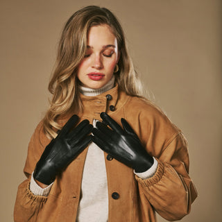 Julietta (black) - Lambskin leather gloves with plush rabbit fur lining and touchscreen feature - Glamourous Grace