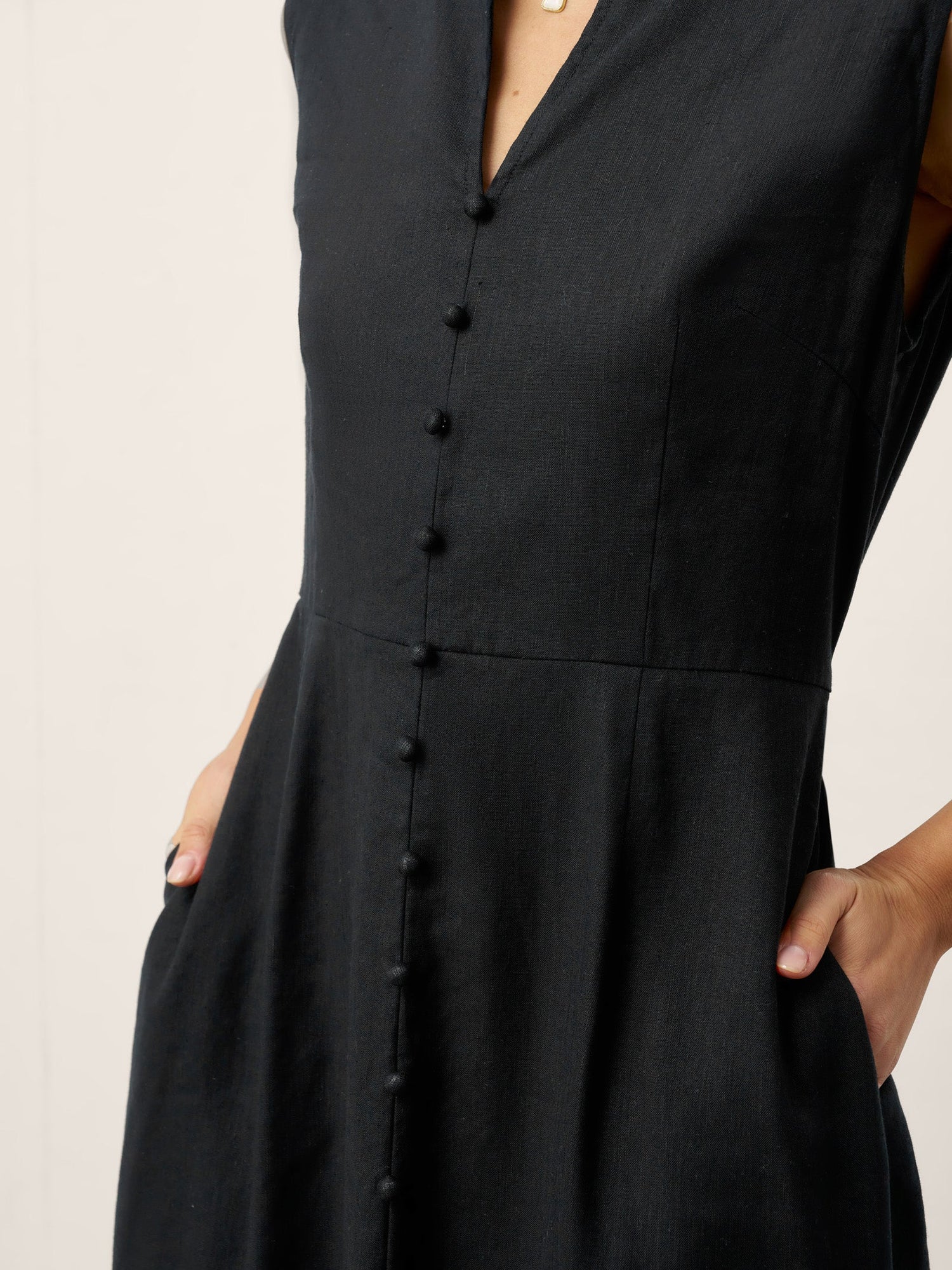 Linen-Lyocell V-Neck Sleeveless Maxi Dress WILLOW - Glamourous Grace