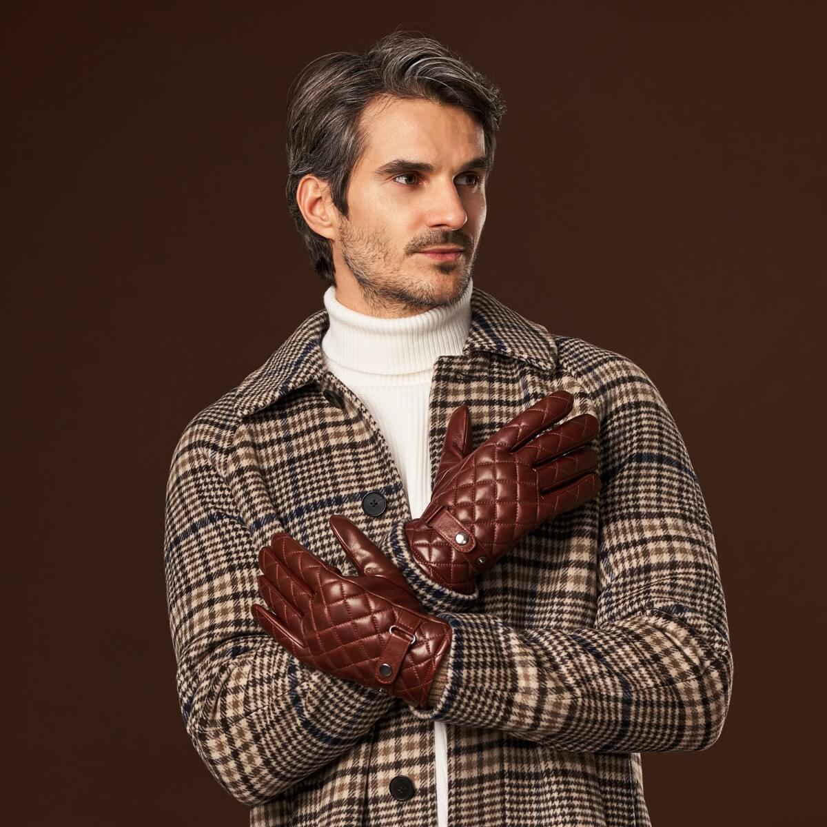 Luca (brown) - Italian lambskin leather gloves with cashmere lining and checkered pattern - Glamourous Grace