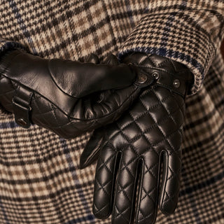 Luca (black) - Italian lambskin leather gloves with cashmere lining and checkered pattern - Glamourous Grace