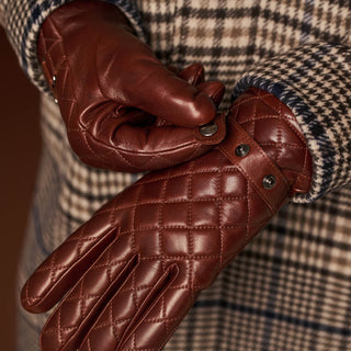 Luca (brown) - Italian lambskin leather gloves with cashmere lining and checkered pattern - Glamourous Grace