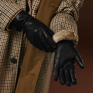 Luciana (black) - Extended women’s Italian lambskin leather gloves with rabbit fur lining - Glamourous Grace