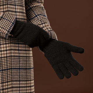 Luciano (black) - Handmade Italian knitted wool gloves with luxurious cashmere lining - Glamourous Grace