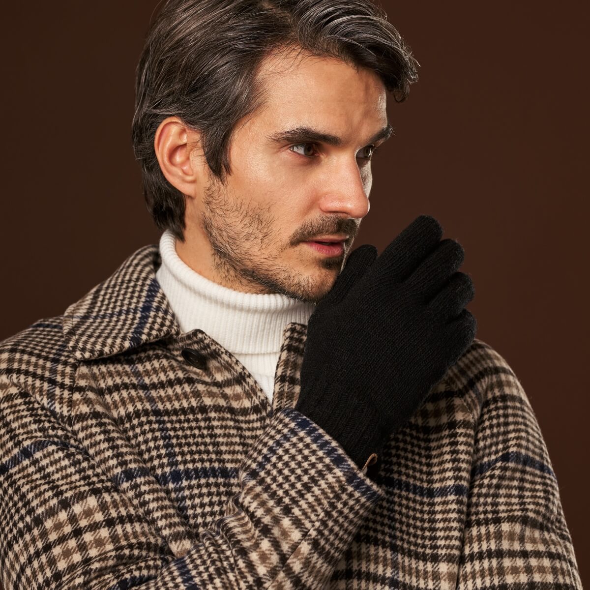 Luciano (black) - Handmade Italian knitted wool gloves with luxurious cashmere lining - Glamourous Grace