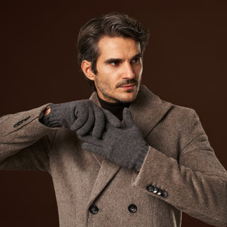 Luciano (grey) - Handmade Italian knitted wool gloves with luxurious cashmere lining - Glamourous Grace