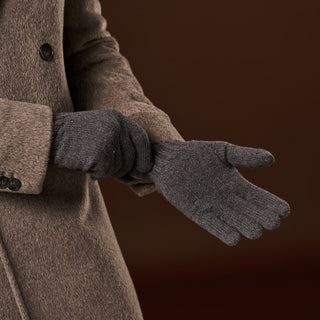 Luciano (grey) - Handmade Italian knitted wool gloves with luxurious cashmere lining - Glamourous Grace