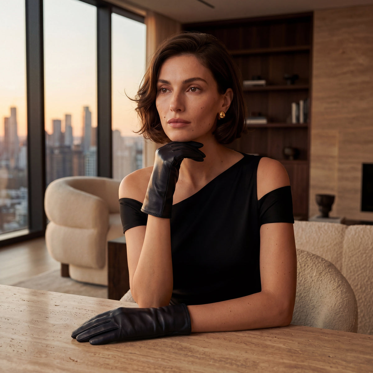 Marcella (black) - Unlined women’s lambskin leather gloves - Glamourous Grace