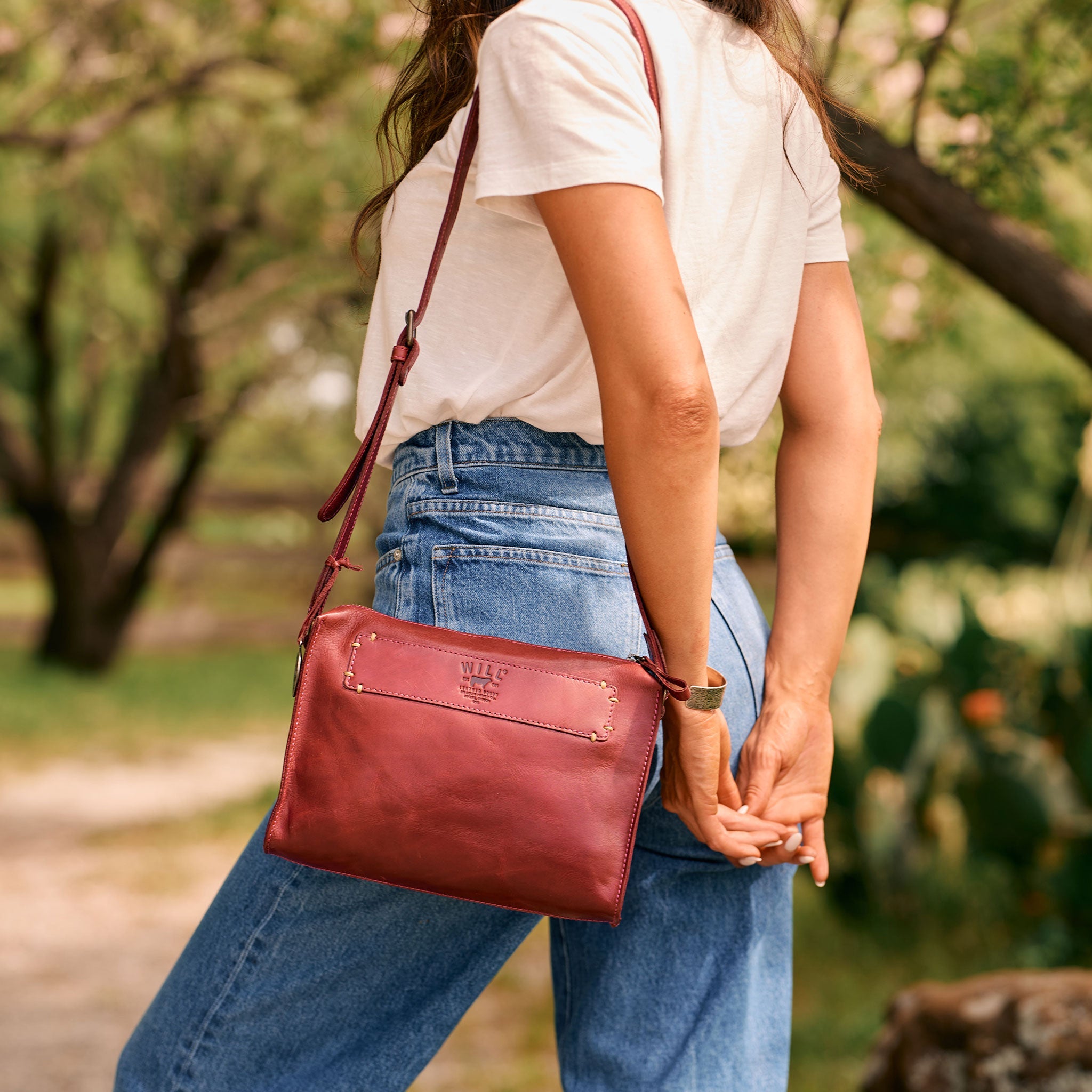 Simple Crossbody - Glamourous Grace