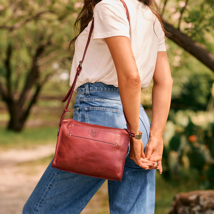 Simple Crossbody - Glamourous Grace