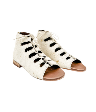 Nola Sandals in Gold - Glamourous Grace
