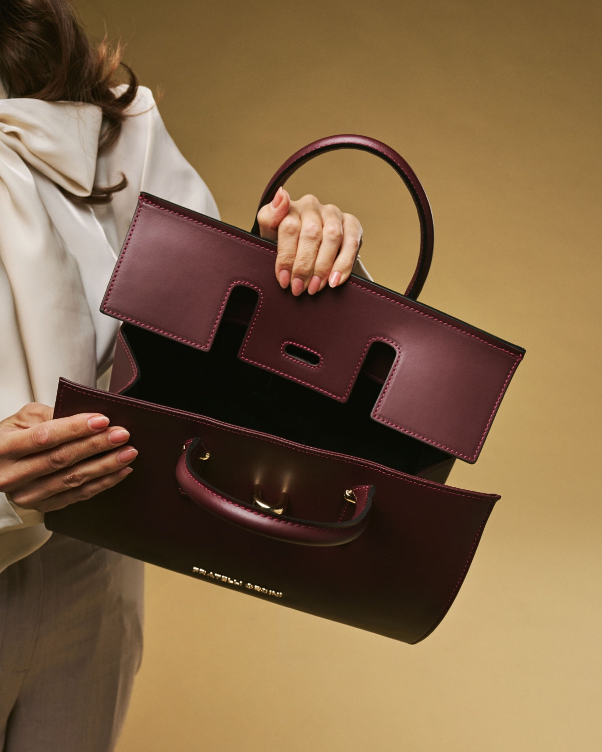 Oriana (eggplant) - Italian calf leather women's handbag (with shoulder strap) - Glamourous Grace