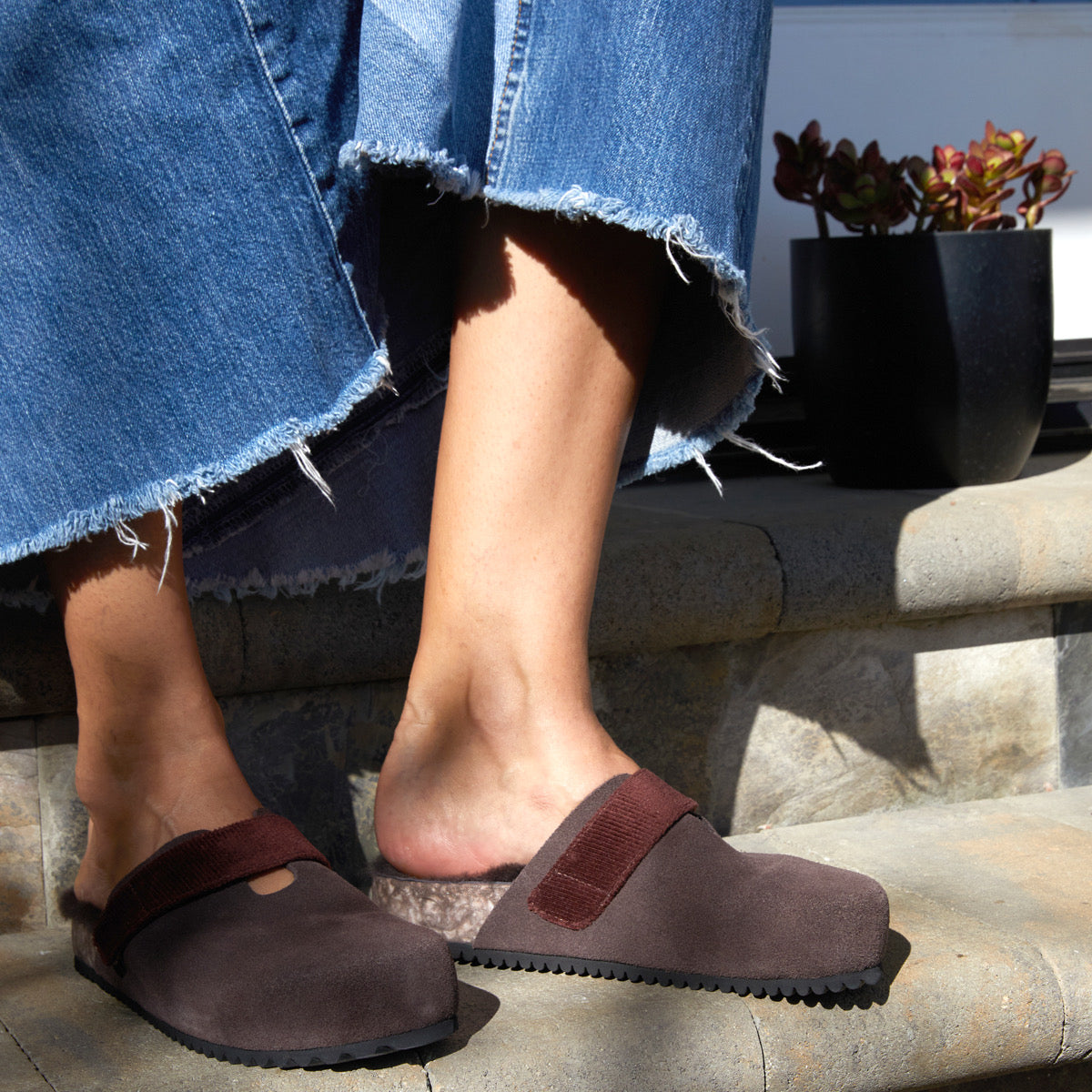 The Puente Clog - Espresso - Glamourous Grace